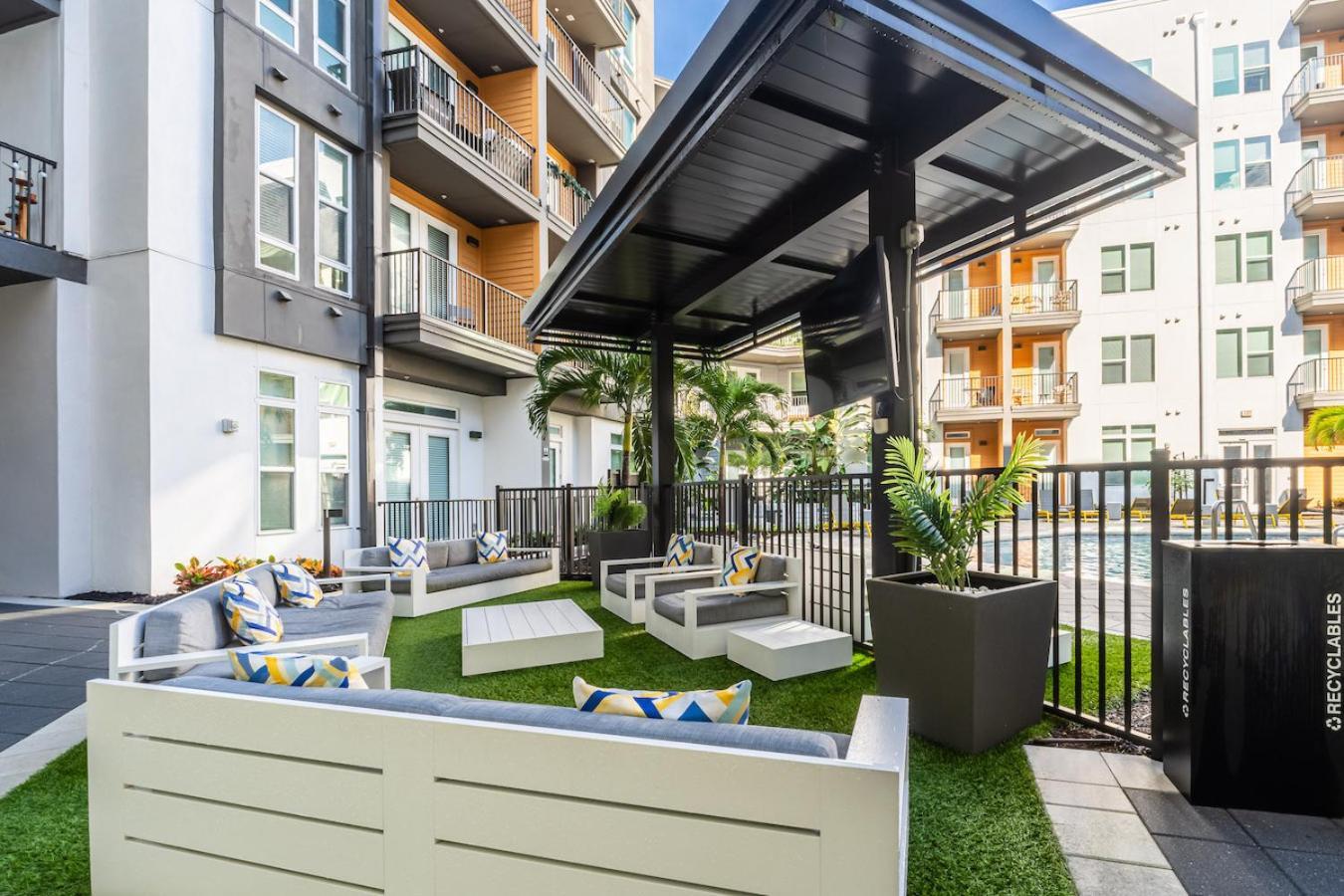 Апартаменты Tropical Field 1 Bed In Downtown With Free Parking Сент-Питерсберг Экстерьер фото