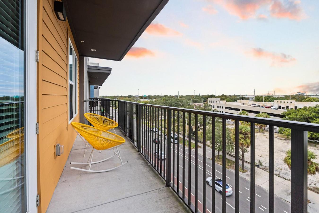 Апартаменты Tropical Field 1 Bed In Downtown With Free Parking Сент-Питерсберг Экстерьер фото