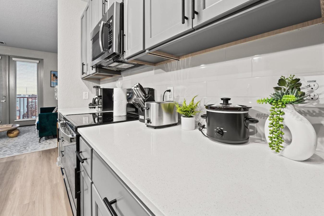 Апартаменты Tropical Field 1 Bed In Downtown With Free Parking Сент-Питерсберг Экстерьер фото